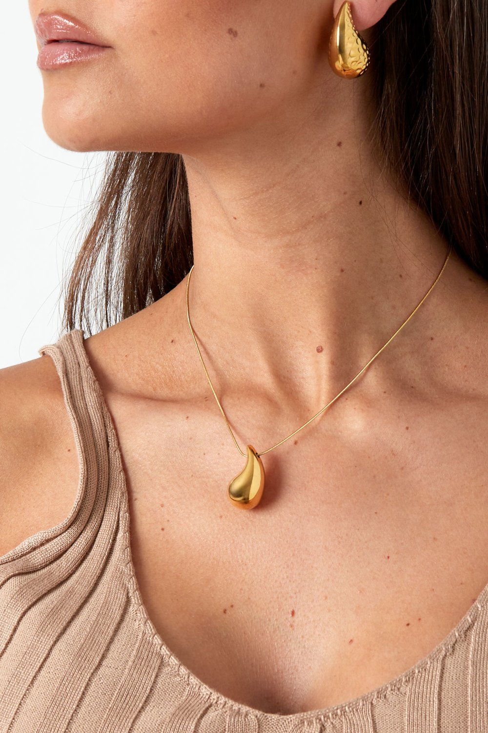 Thin necklace with drop charm h5Picture3